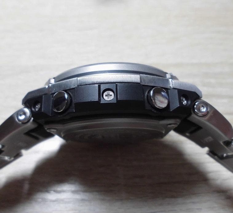 極美品！箱取説付 カシオ Gショック GST-W310D-1AJF 電波ソーラー