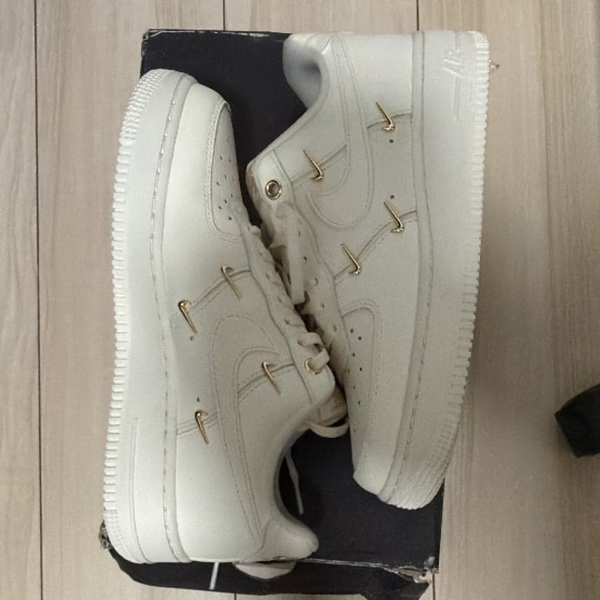 Nike Women's Air Force 1 '07 LX　23.5cｍ　白