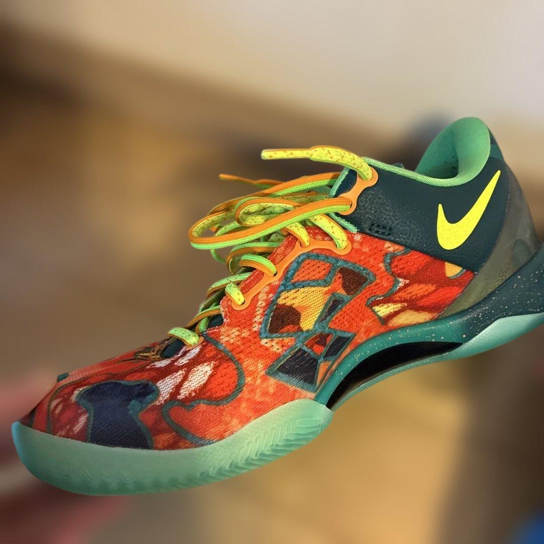 美品！コービー8 バッシュ　25.5センチ