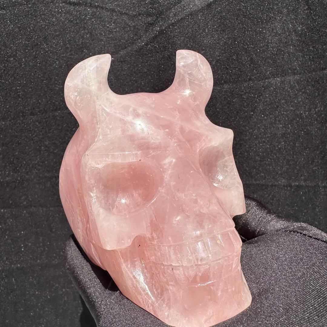 天然石ローズクォーツのスカル　置物　彫り物D.205