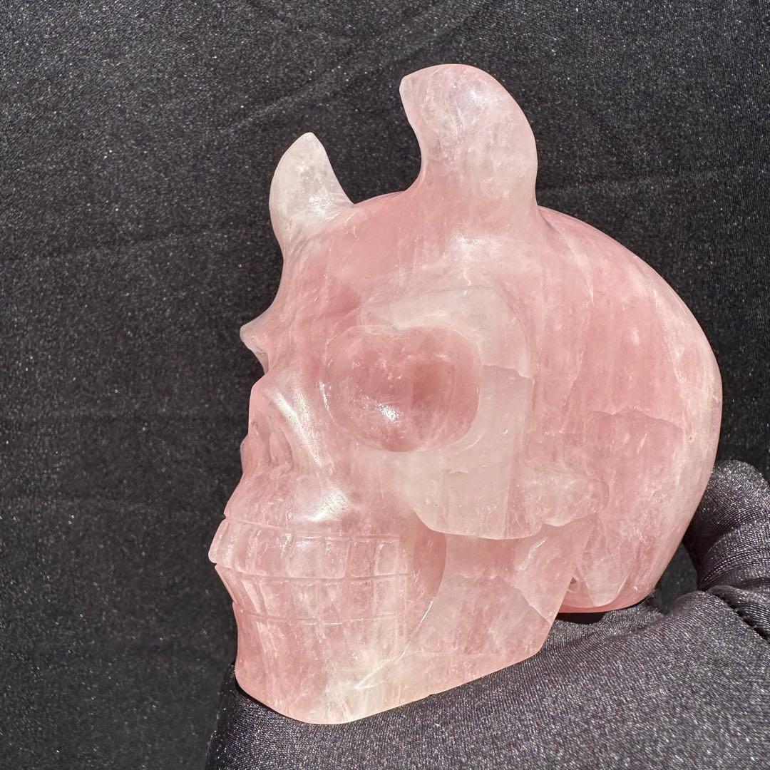 天然石ローズクォーツのスカル　置物　彫り物D.205