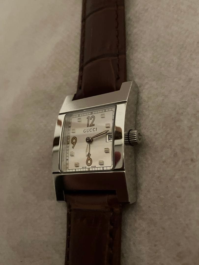 値下げ GUCCI アナログQZ腕時計 電池、革ベルト新品交換済 尾錠オリジナル
