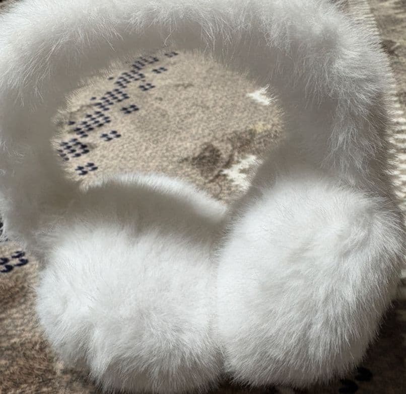 ckoelホワイトファーCC耳あて✨新品✨イヤーマフラー ココシャネ黒ロゴ