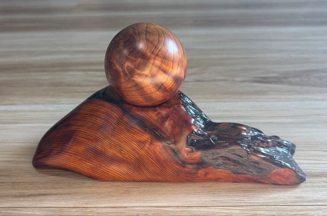 屋久杉 最高級虎杢　如意宝珠 （ 台座付 ）