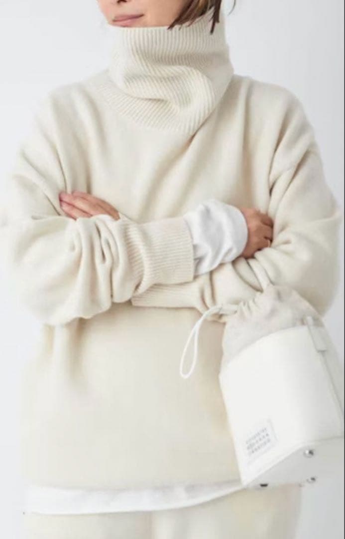 ドィーズィエムクラス　latest ミドルゲージ タートルネックニット