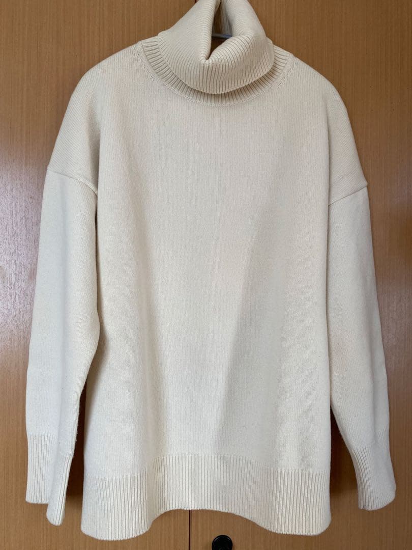 ドィーズィエムクラス　latest ミドルゲージ タートルネックニット