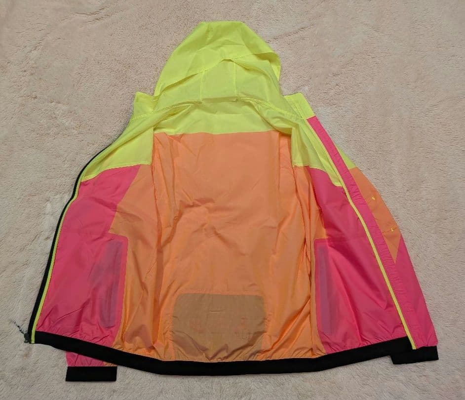 ☆美品☆NIKE ウインドランナー S 定価3万8500円 826834-639