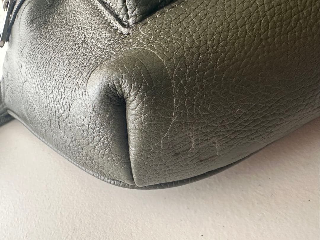 GUCCI レザー ボディバッグ ウエストポーチ　オリーブグリーン