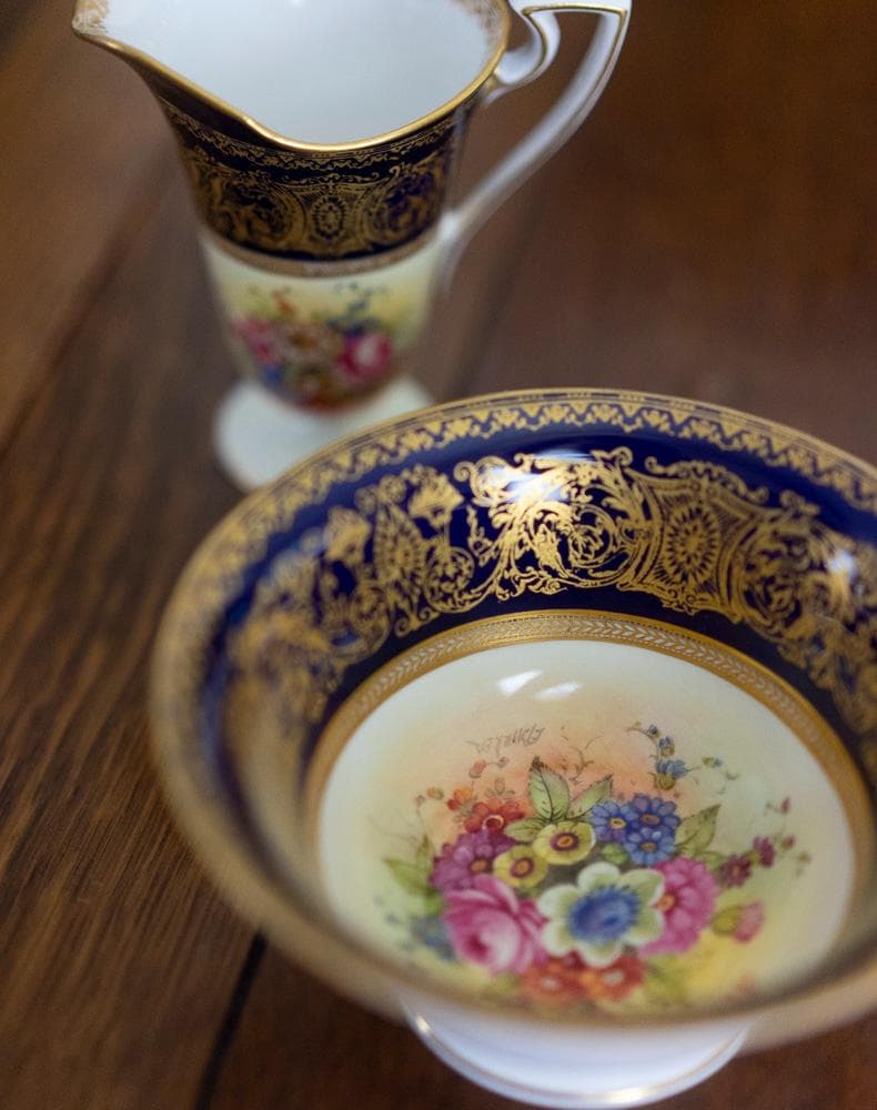 ロイヤルウースター クリーマーとシュガーボウル アーティストのサイン入り