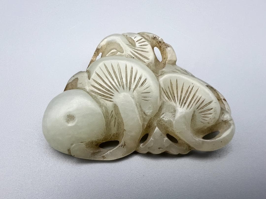 お酒大好き古玉　和田玉　松彫　根付　手彫　重量約22g