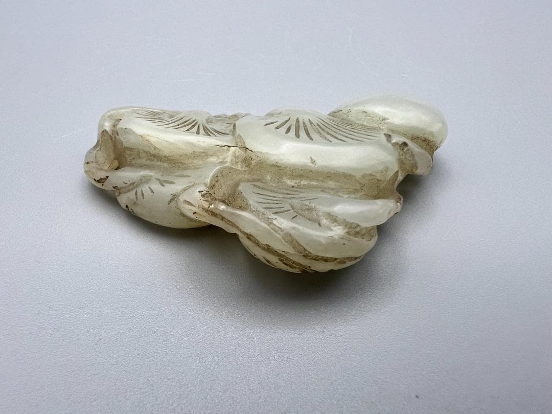 お酒大好き古玉　和田玉　松彫　根付　手彫　重量約22g