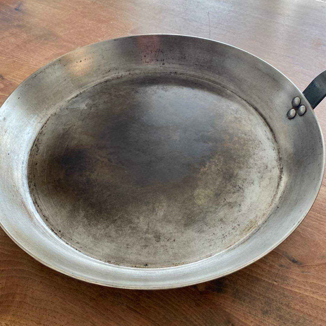 de BUYER向い手付き鉄フライパン45cm & 遠藤商事アルミ蓋42cm用