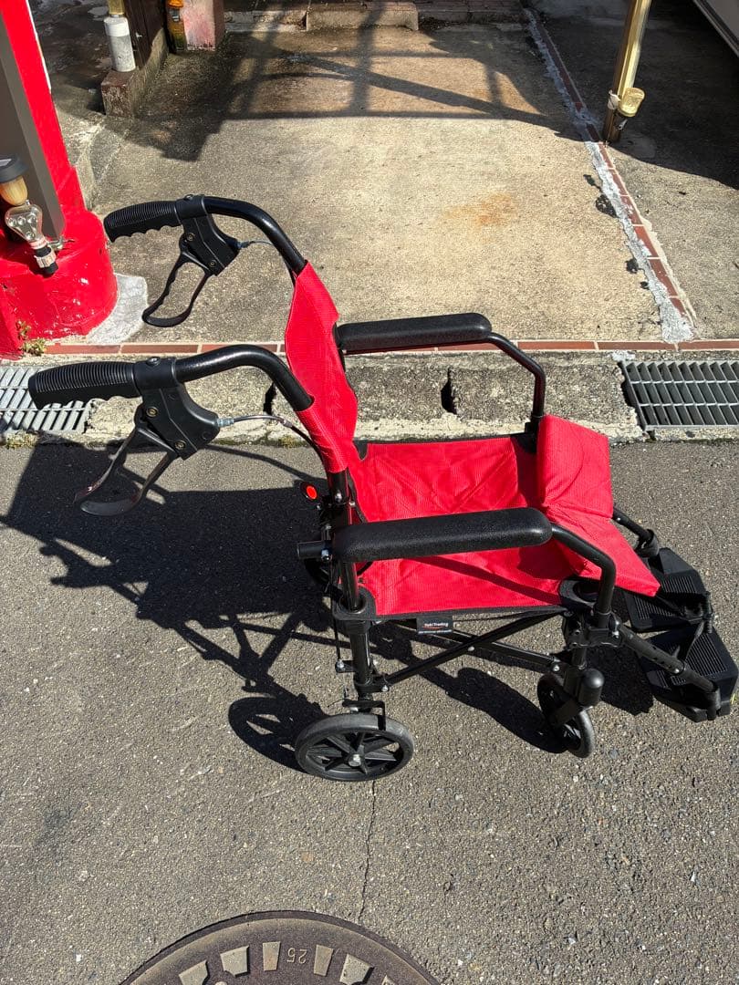 携帯型介助用簡易車イス、Handy Light