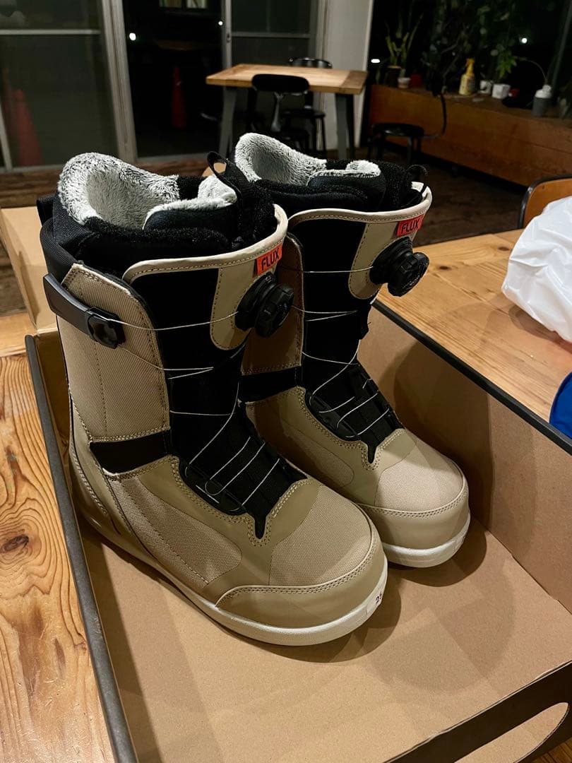 FL-BOA ベージュ スノーボードブーツ