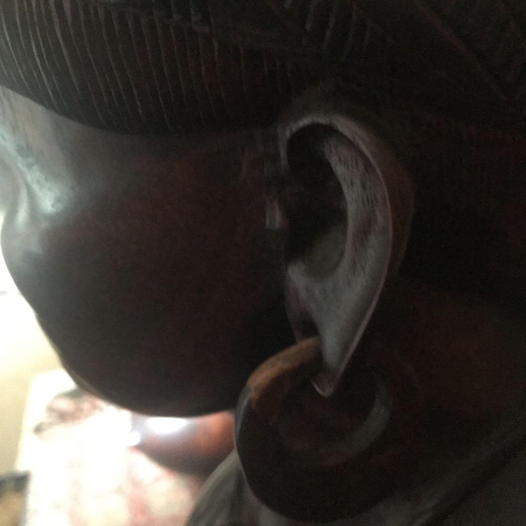 東南アジア　大きな木彫り置物