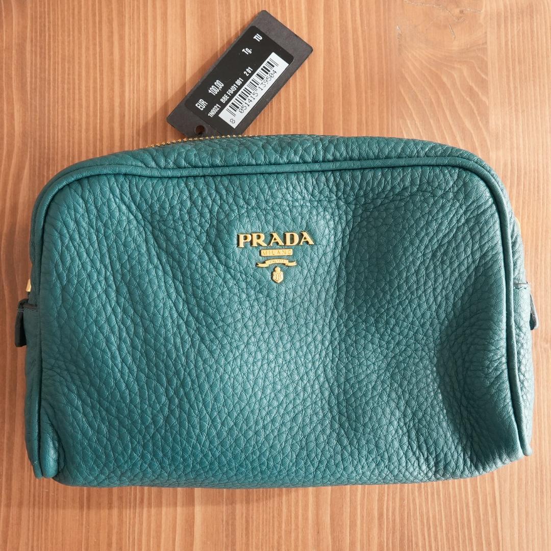 し*み様 PRADA グリーンレザーポーチ