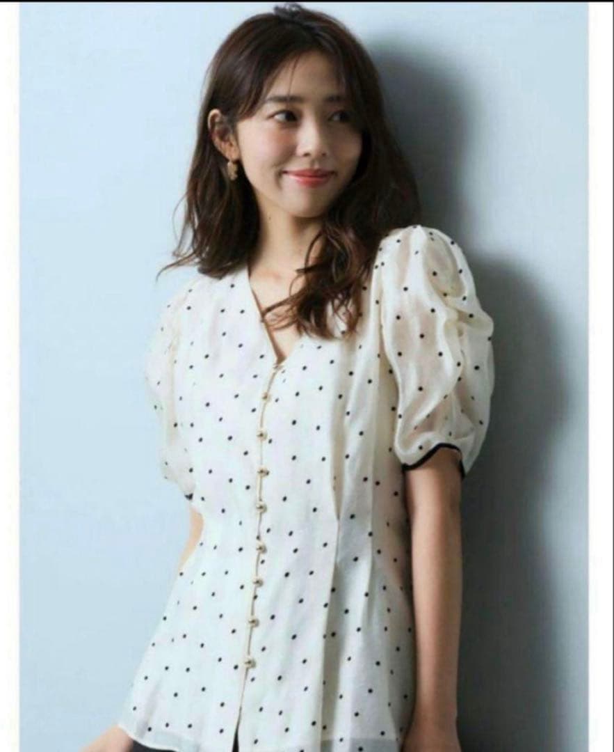 美品　ジャスグリッティーギャザースリーブフロッキーブラウス