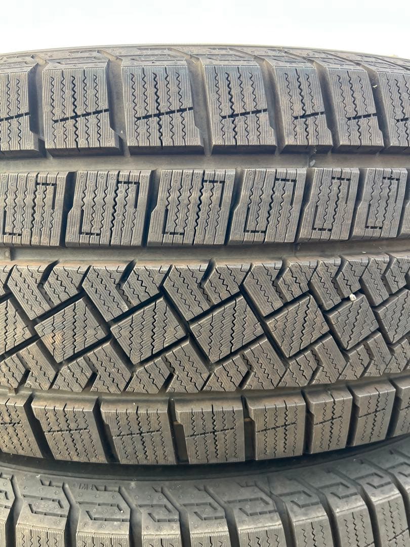 ピレリ　アイス　ゼロ　アシンメトリコ　215/60r17 23年製　超バリ山