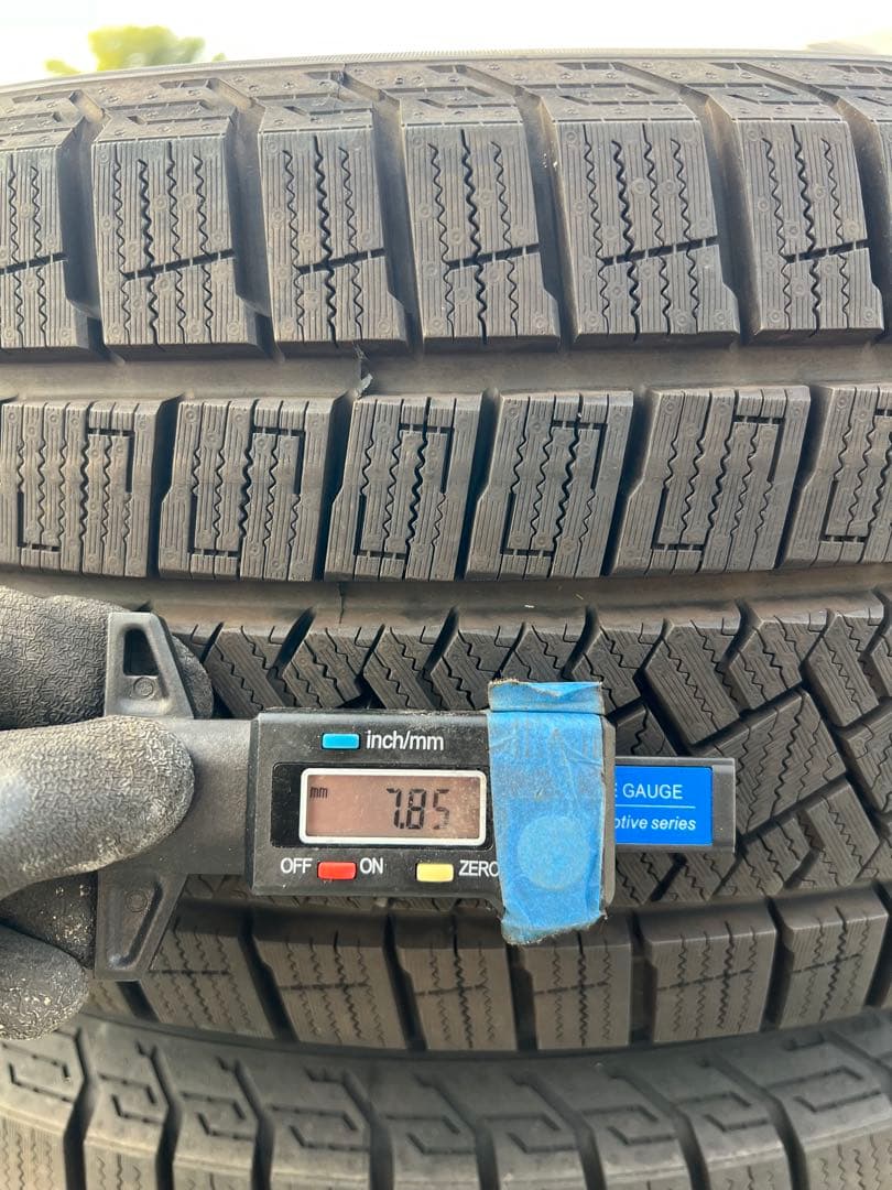 ピレリ　アイス　ゼロ　アシンメトリコ　215/60r17 23年製　超バリ山