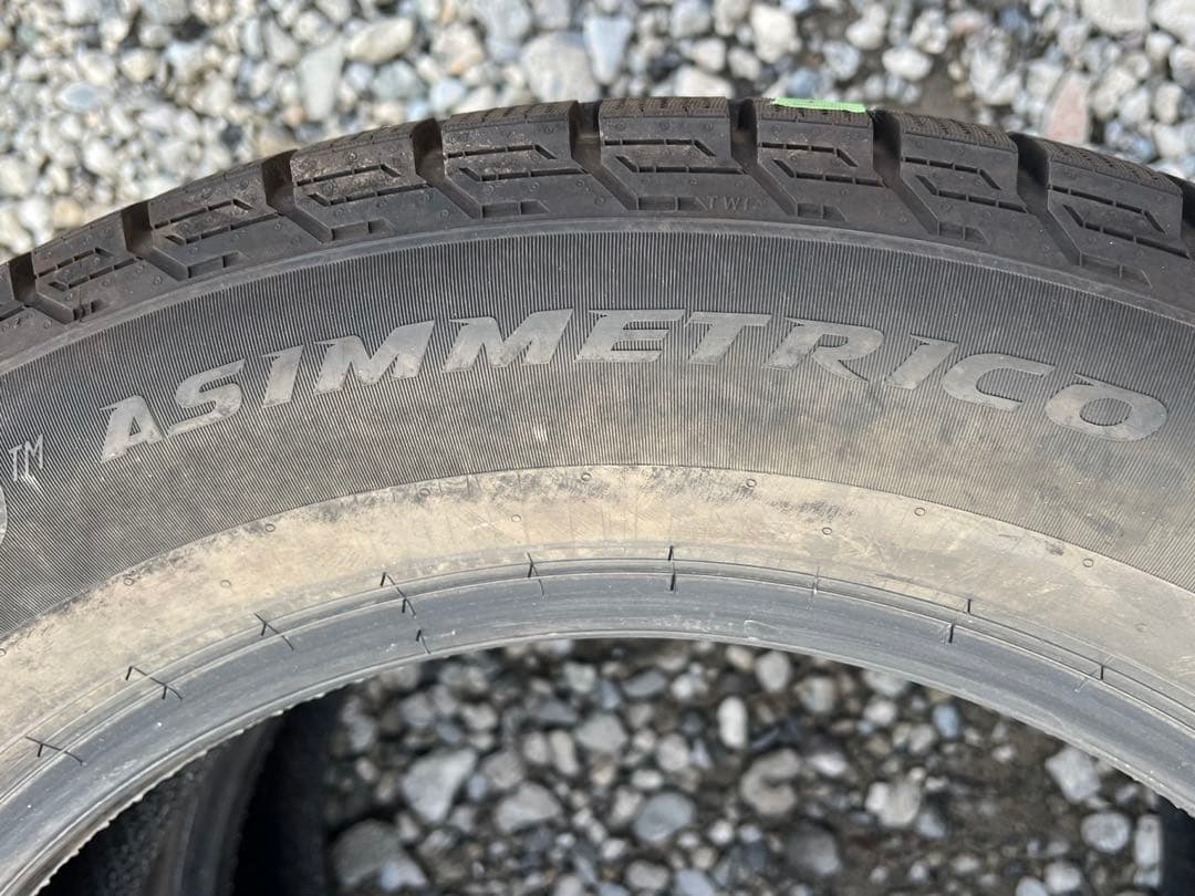 ピレリ　アイス　ゼロ　アシンメトリコ　215/60r17 23年製　超バリ山