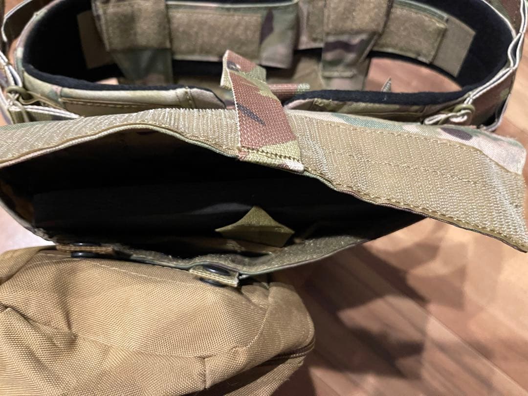 Cork Gear製　AVS プレートキャリア　マルチカム