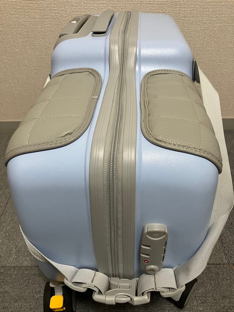 子供が乗れるキャリーケース/安心のベルト付き/ 機内持ち込み可　32L