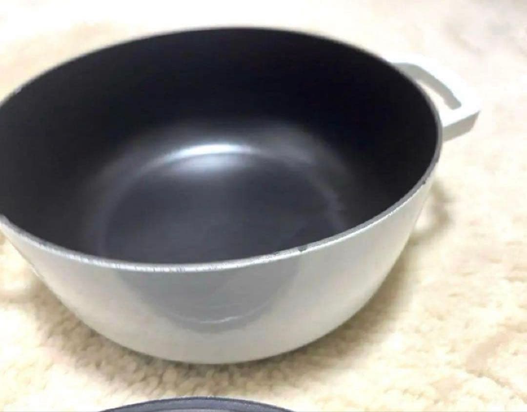 STAUB 両手鍋 ホワイト 24cm　Wa-NABE