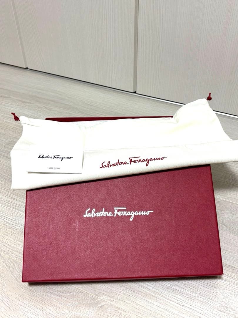 新品未使用 Salvatore Ferragamo スニーカー NADINE