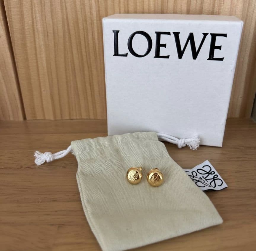 LOEWEアナグラム ぺブル スタッドピアス