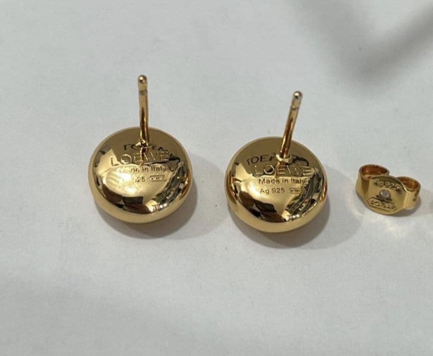 LOEWEアナグラム ぺブル スタッドピアス