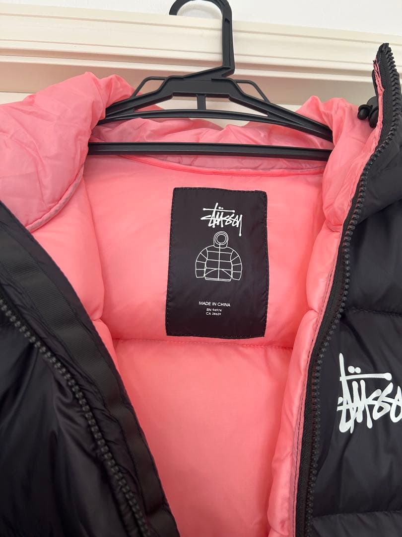 Stussy ダウンジャケット ブラック/ピンク
