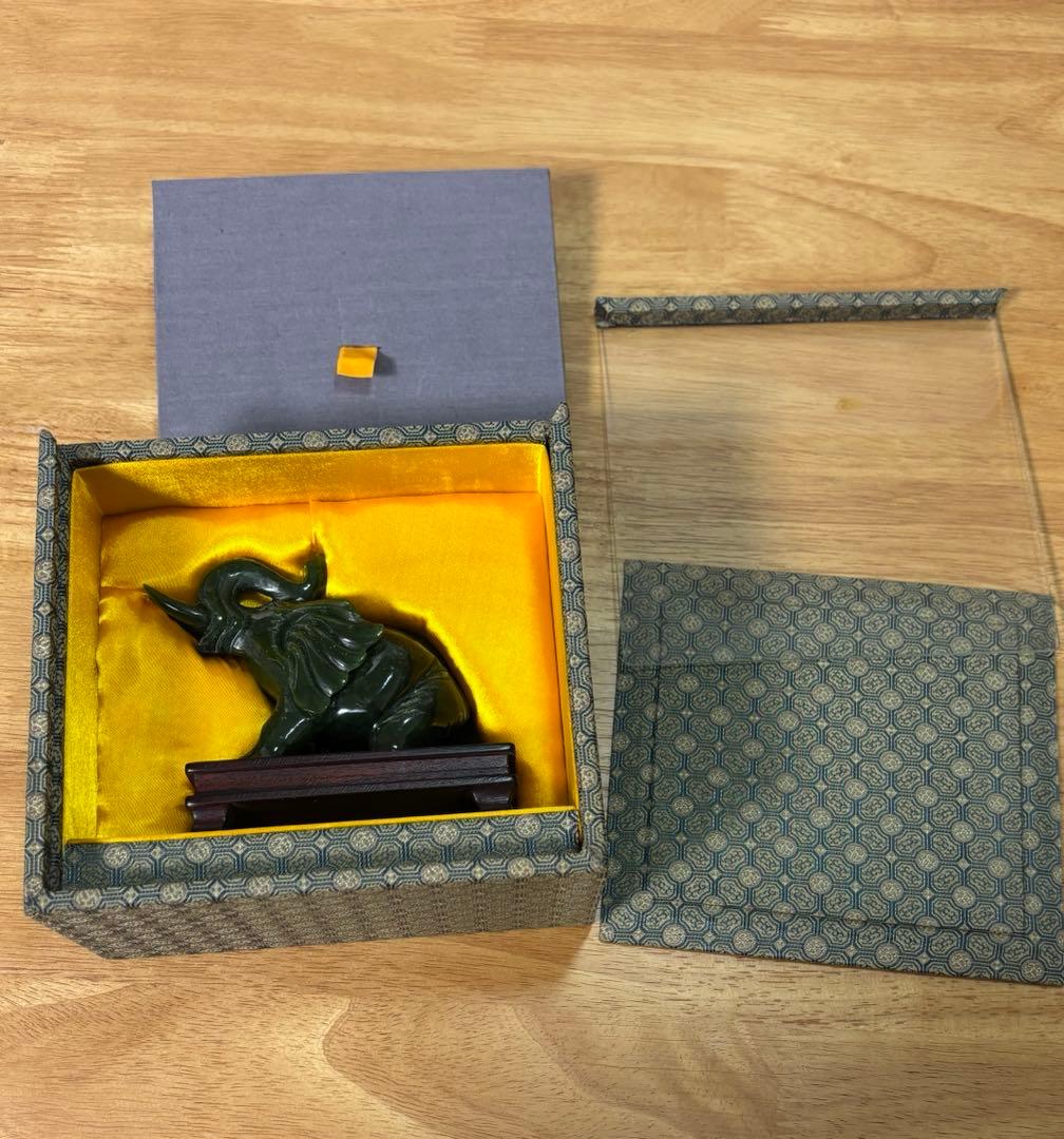 象　玉石　碧玉　台座付き　置物