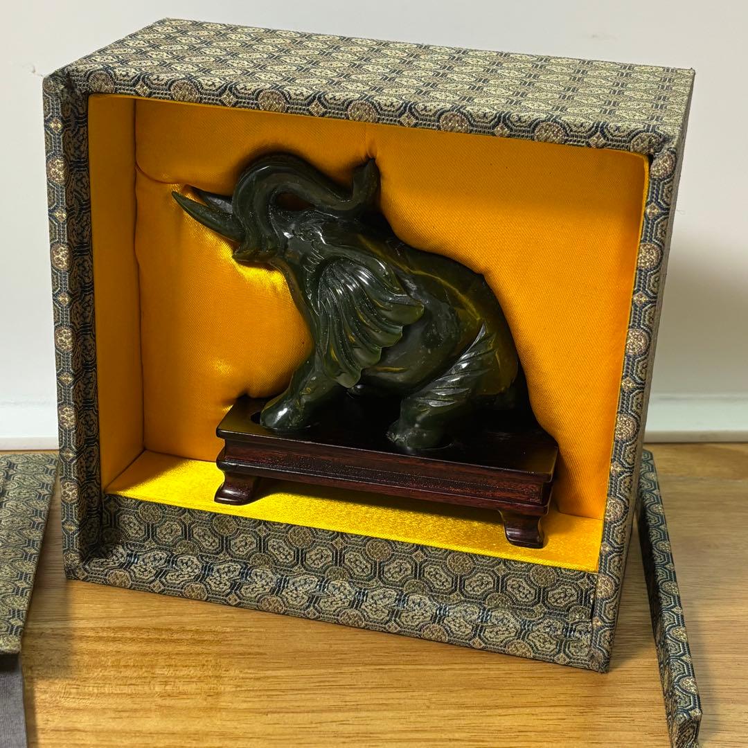 象　玉石　碧玉　台座付き　置物