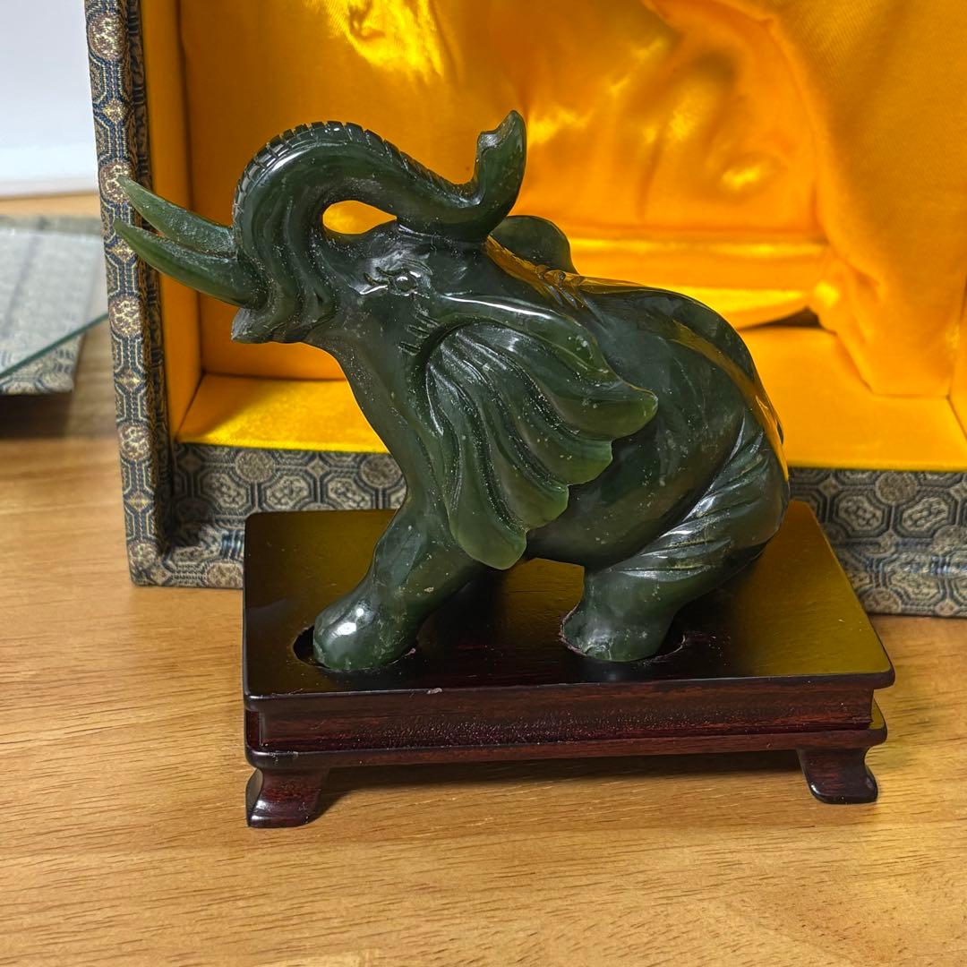象　玉石　碧玉　台座付き　置物