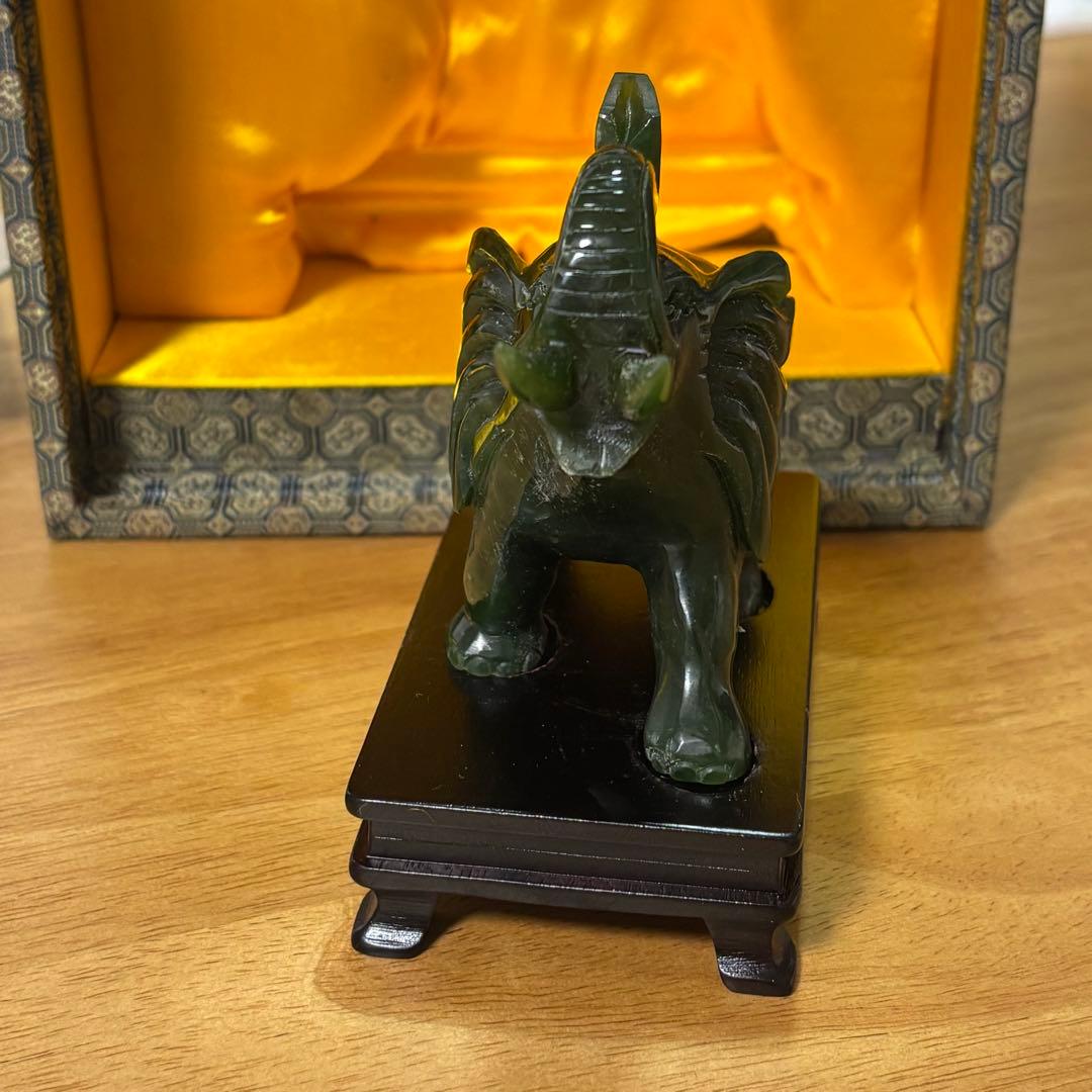 象　玉石　碧玉　台座付き　置物