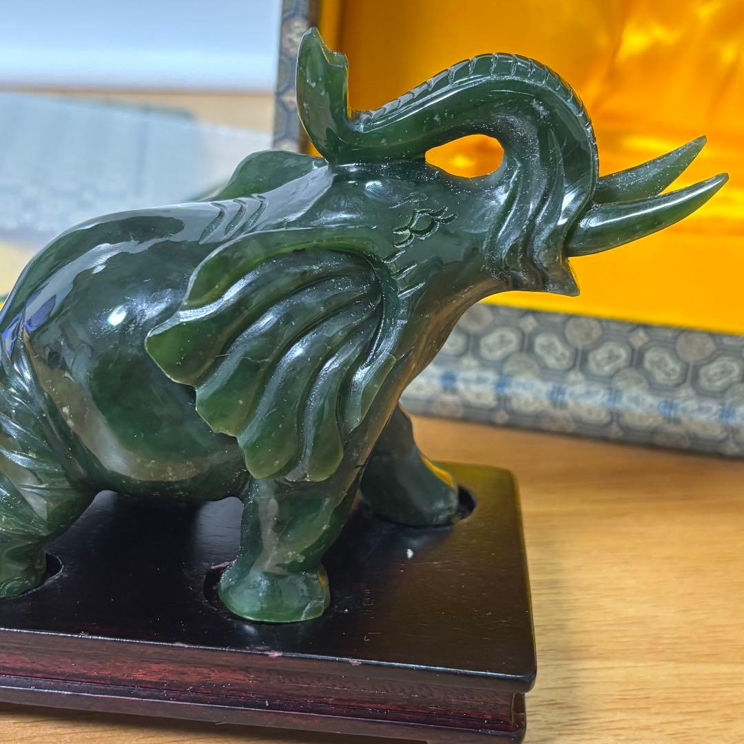 象　玉石　碧玉　台座付き　置物