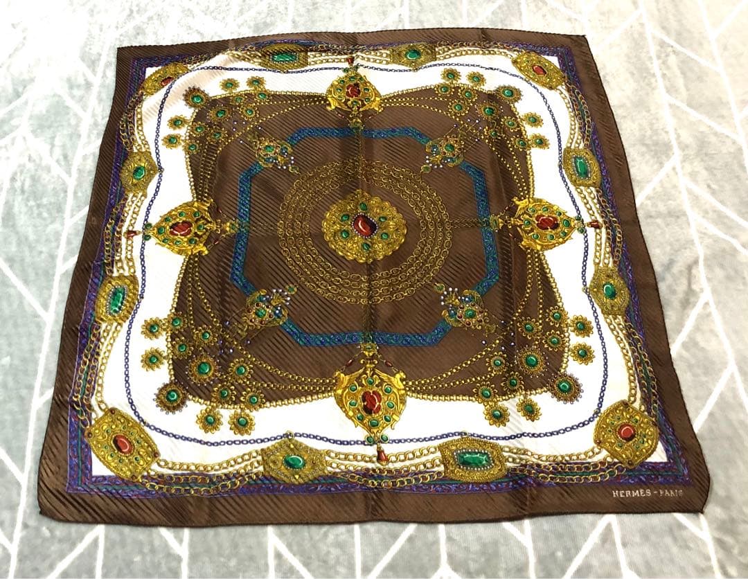 Sのお部屋！☆HERMES エルメス☆プリーツスカーフ 宝石デザイン