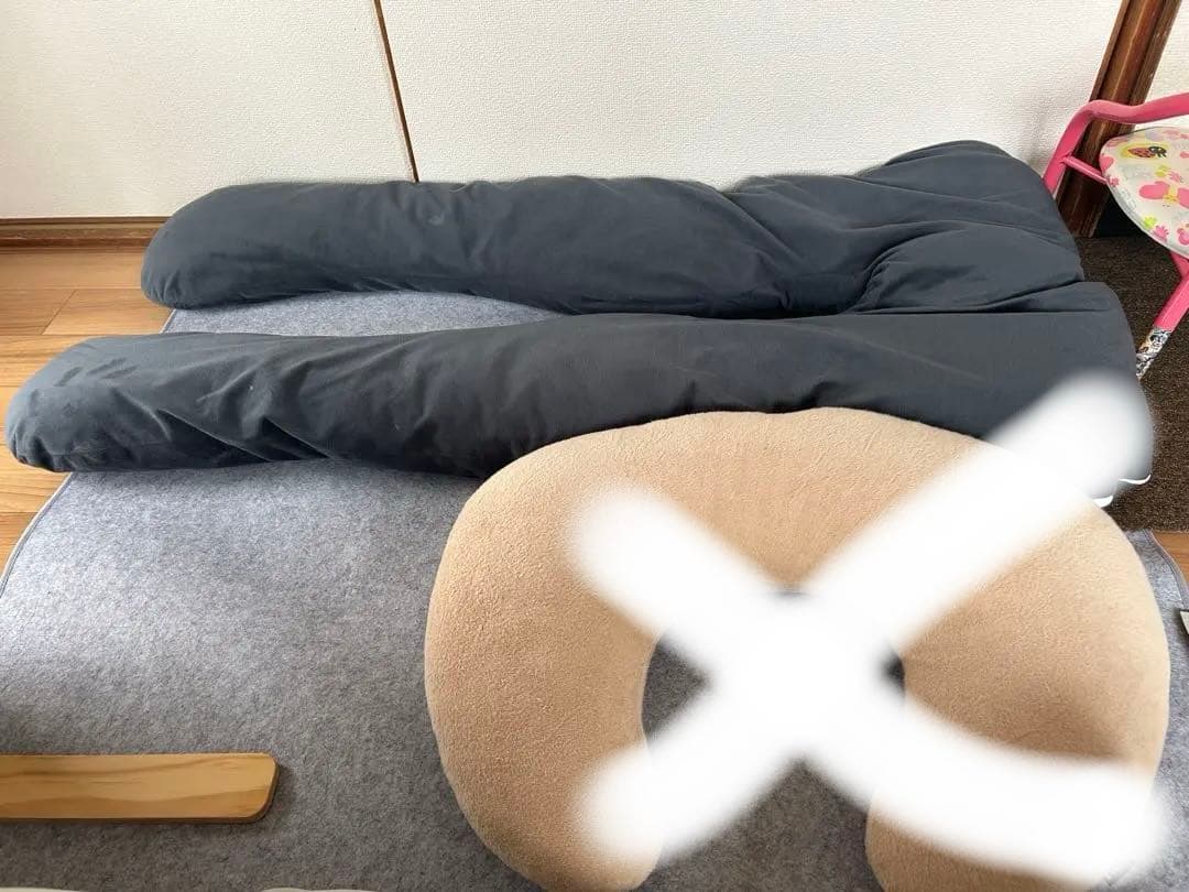 グレーのフリースロングクッション U字型