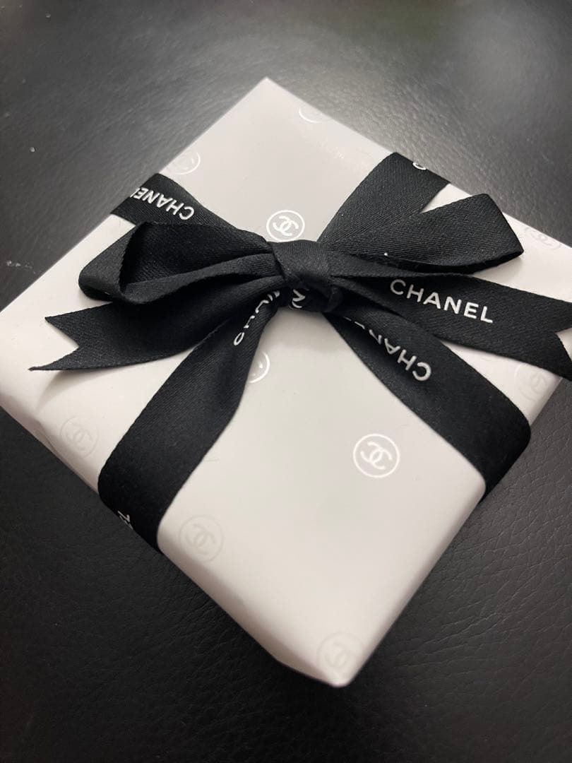 ⚫︎アメリカで購入　シャネル　ジュー ドゥ ルミエール　アイシャドウ/ハイライター