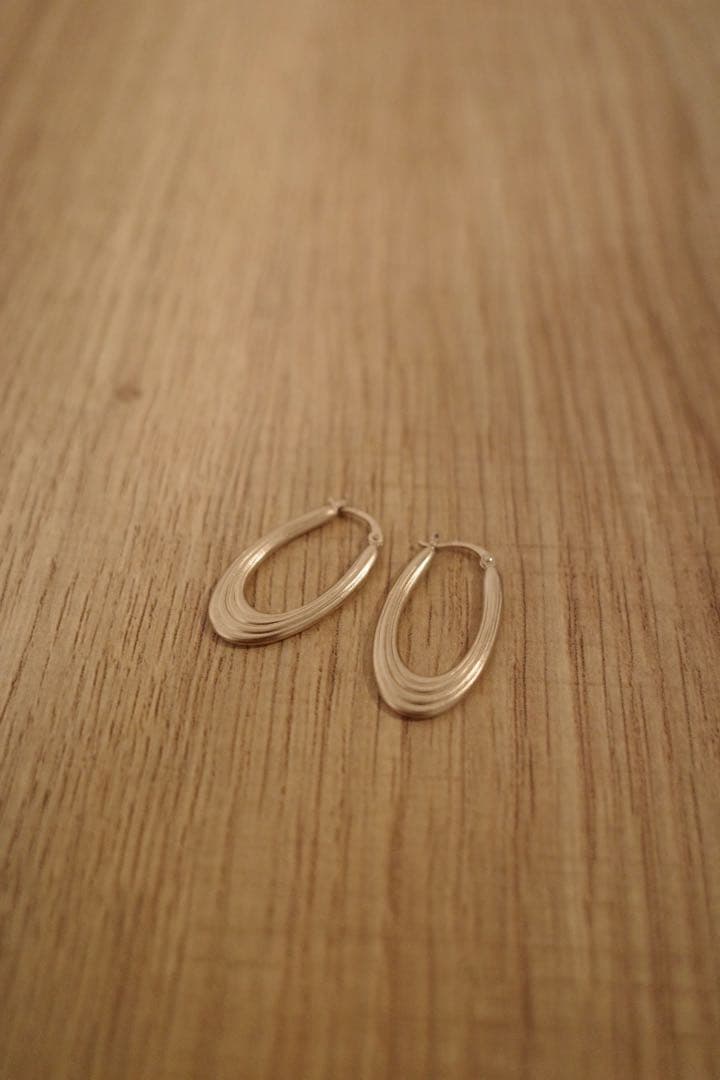 ete オーバル ピアス　ブラウン