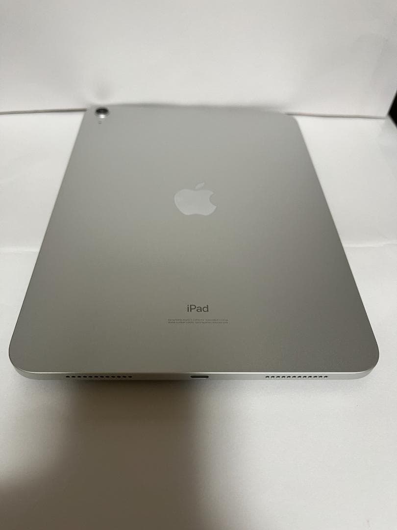 ipad (第10世代) シルバー Wi-Fi　☆ガラスフィルム及びケース付き☆