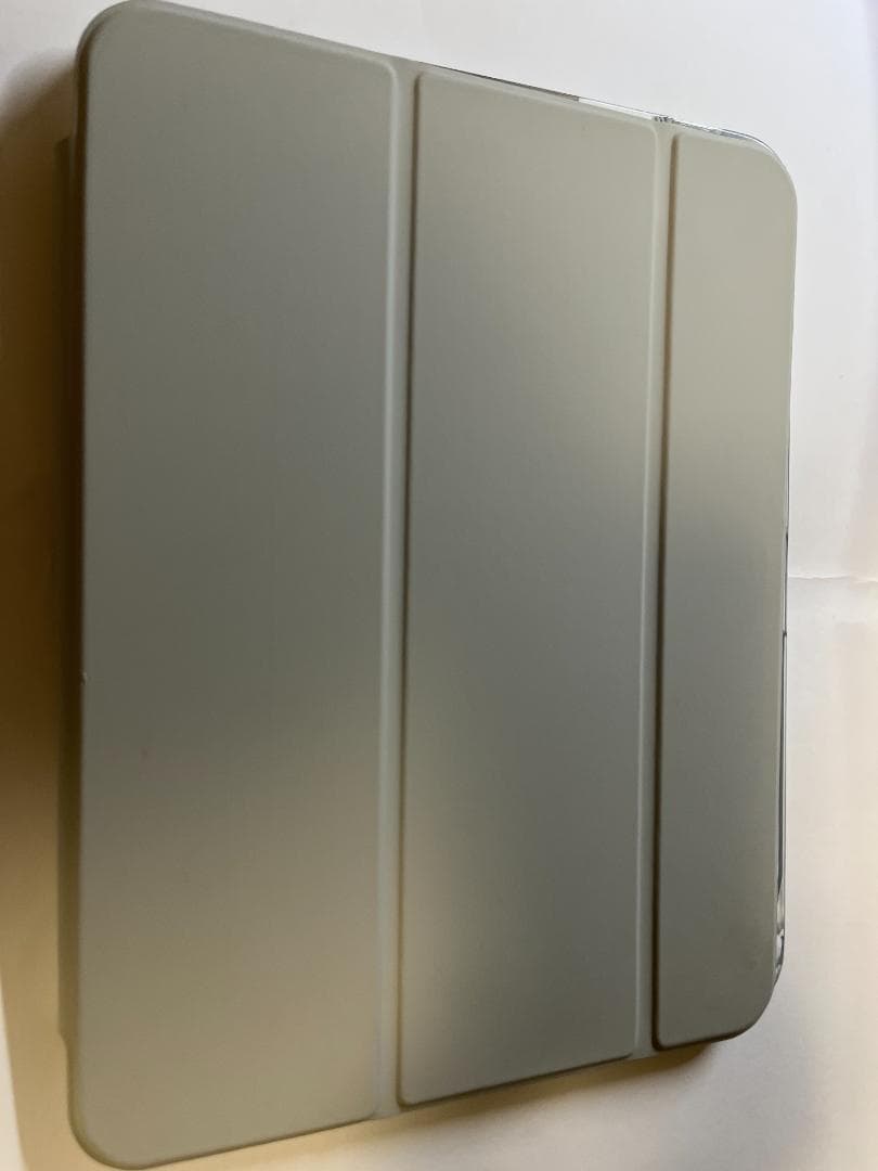 ipad (第10世代) シルバー Wi-Fi　☆ガラスフィルム及びケース付き☆