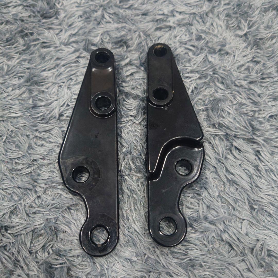 ゼファー1100 オーリンズ正立フォーク用 キャリパーサポート