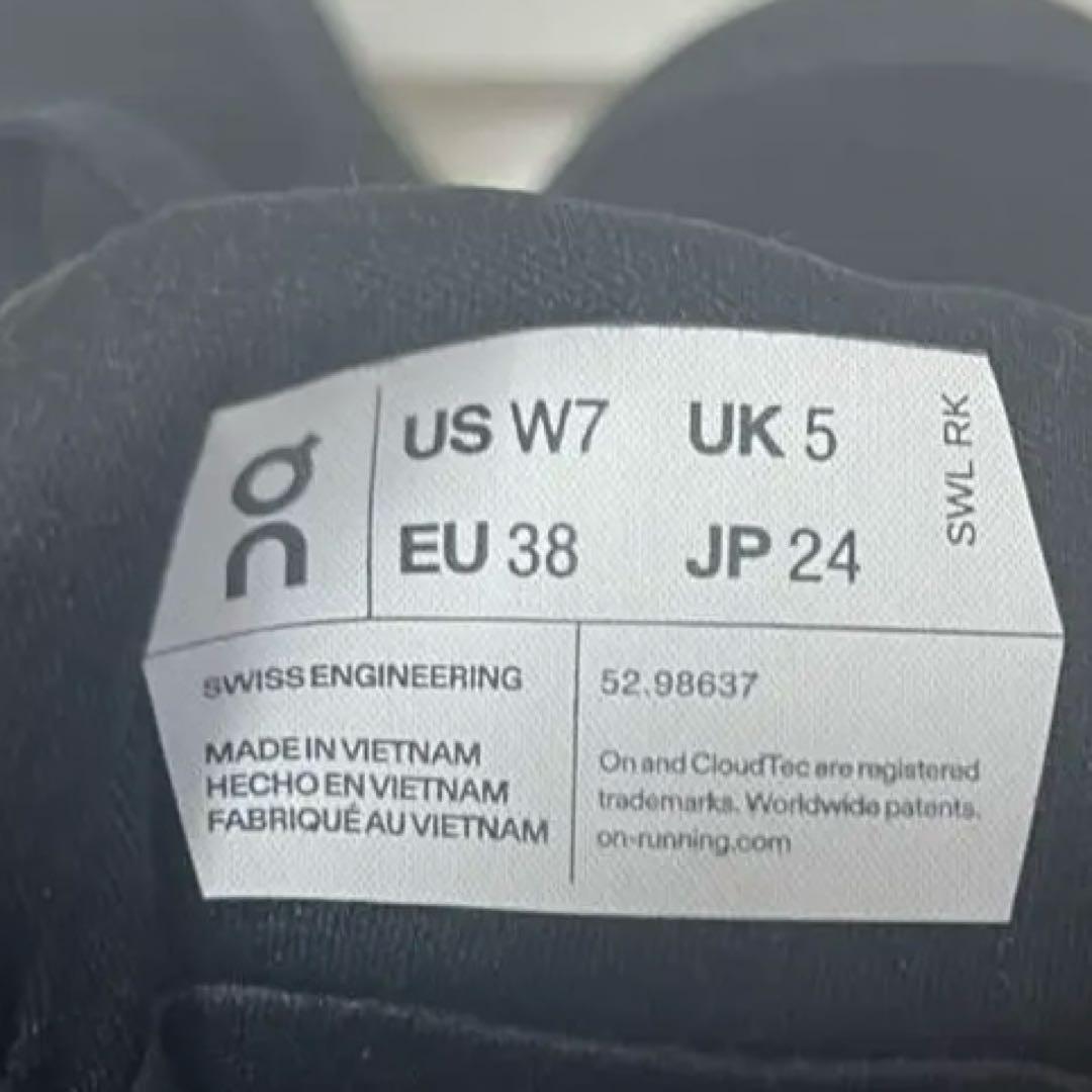 オン　ON Cloudrunner Waterproof ランニング24 美品