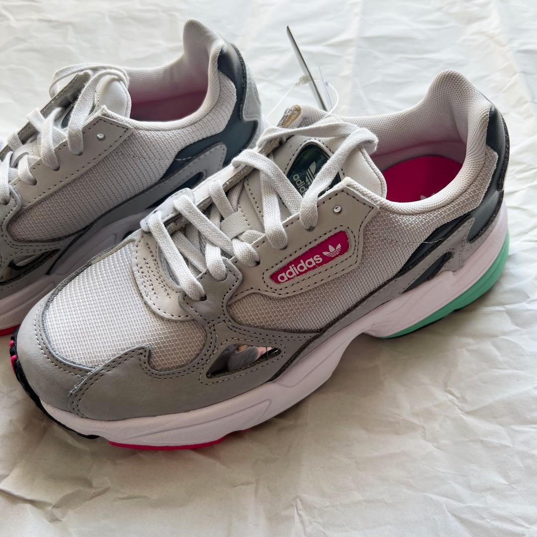 新品未使用品 adidas ファルコン スニーカー 23cm 白