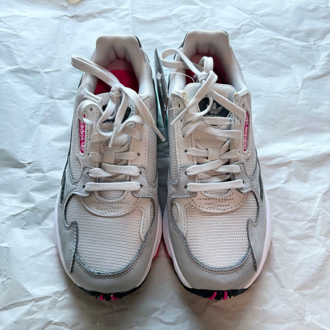 新品未使用品 adidas ファルコン スニーカー 23cm 白