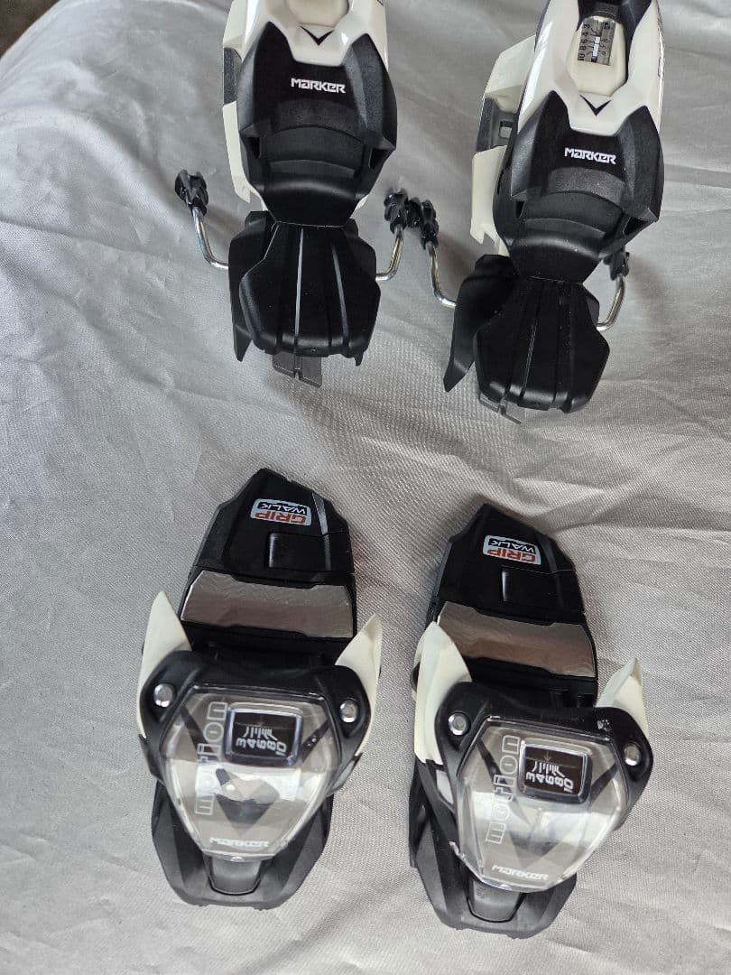 Marker motin10ビンディング ホワイト/ブラック