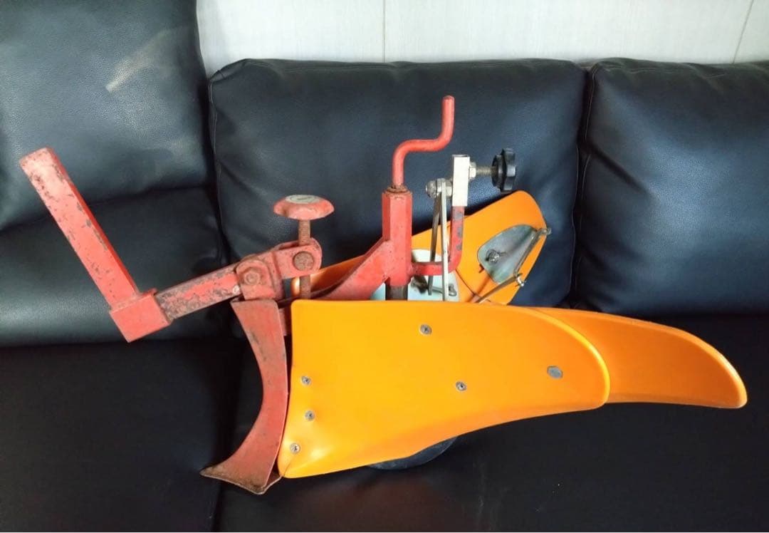 オレンジ色培土器（羽大きめ二枚羽　調節可）