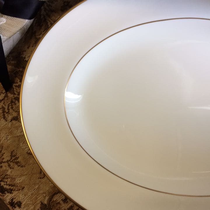 黒壺 WEDEWOOD CALIFORNIA 英国の輝きを纏う オーバルプラター