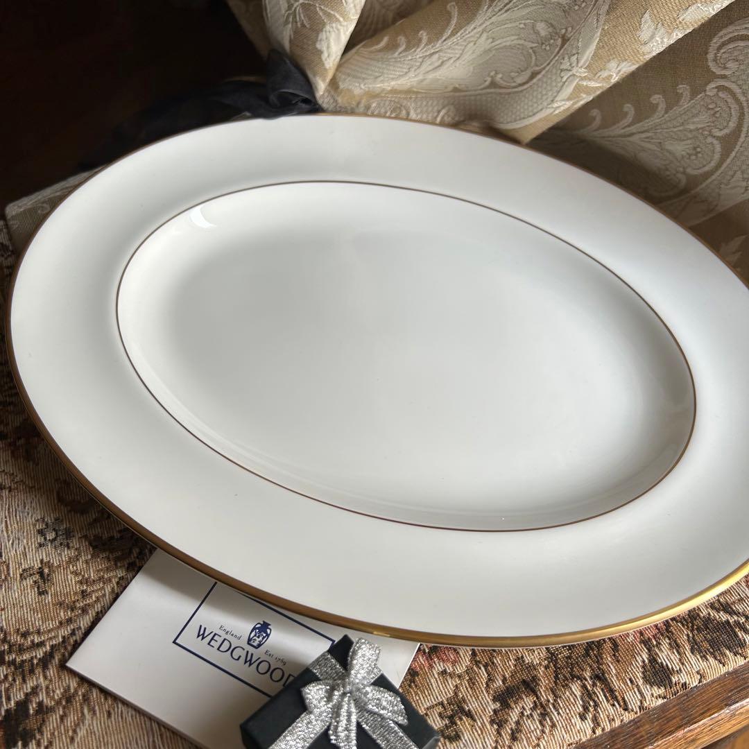 黒壺 WEDEWOOD CALIFORNIA 英国の輝きを纏う オーバルプラター